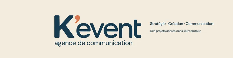 Bannière LinkedIn K’event : logotype sur fond ivoire, apostrophe terre cuite